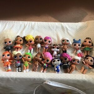 Lot of 16 LOL dolls and 2 pets with accessories